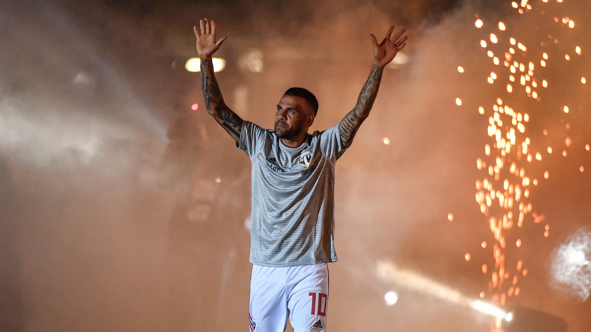 Torcida comemourou a saída do jorcedor nas redes sociais