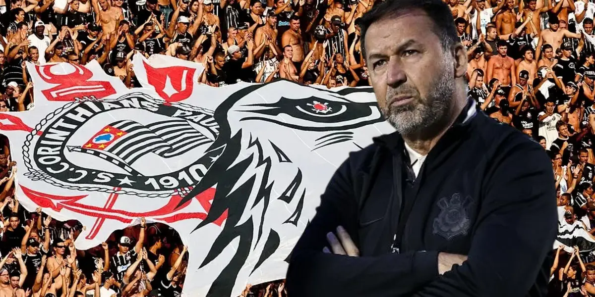 Torcida do Corinthians e presidente Augusto Melo