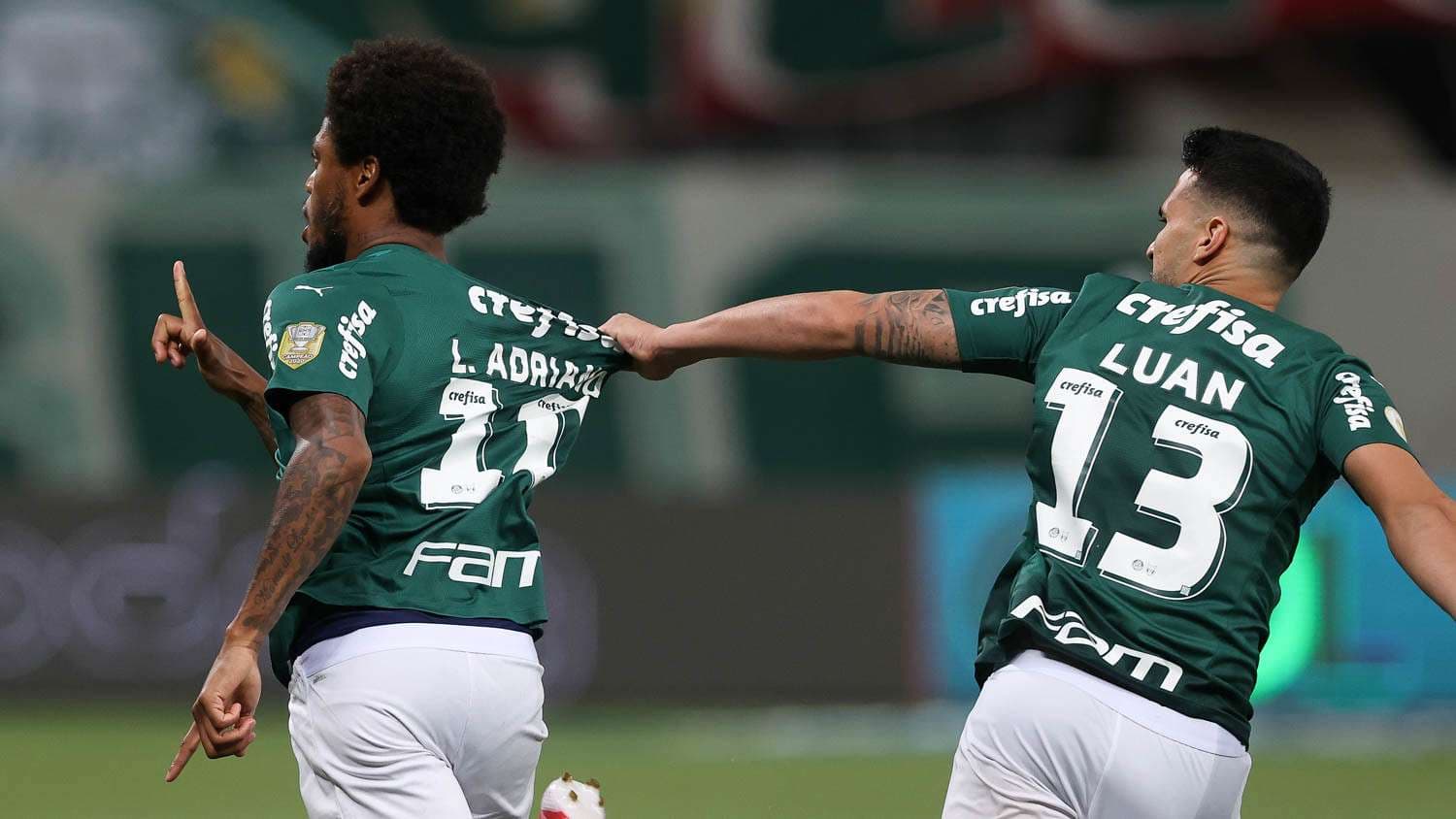 Torcida exigia que o jogador fosse punido pela direoria