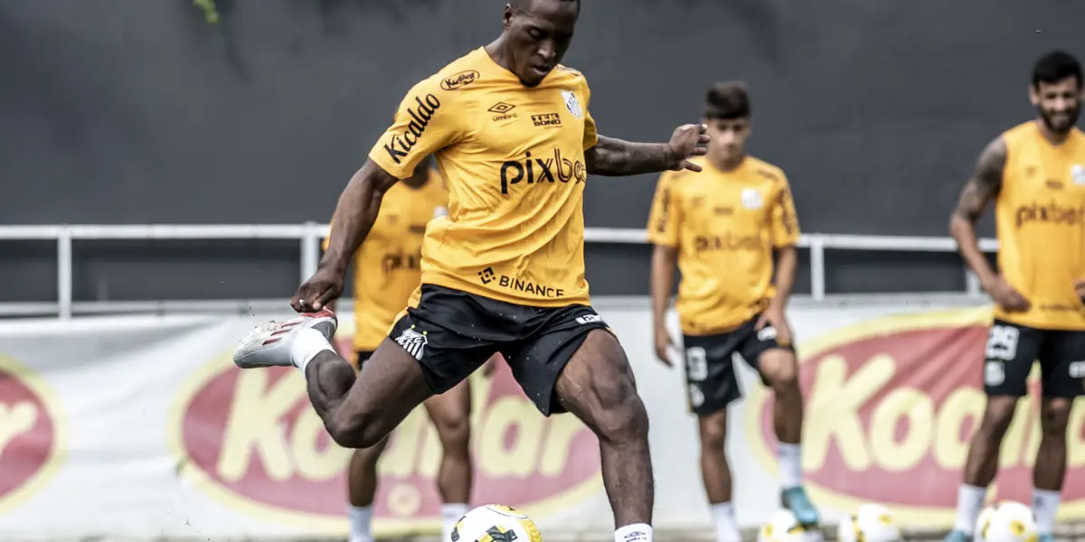 Torcida faz comparações entre joia da base e meia-atacante equatoriano