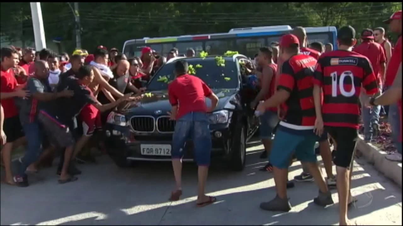 Torcida fez campanha para que o rubro-negro desistisse da contratação de jogador por passado obscuro
