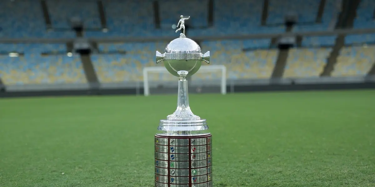 Tradicional taça da maior competição sul-americana tem as plaquinhas como charme dos campeões da Copa Libertadores