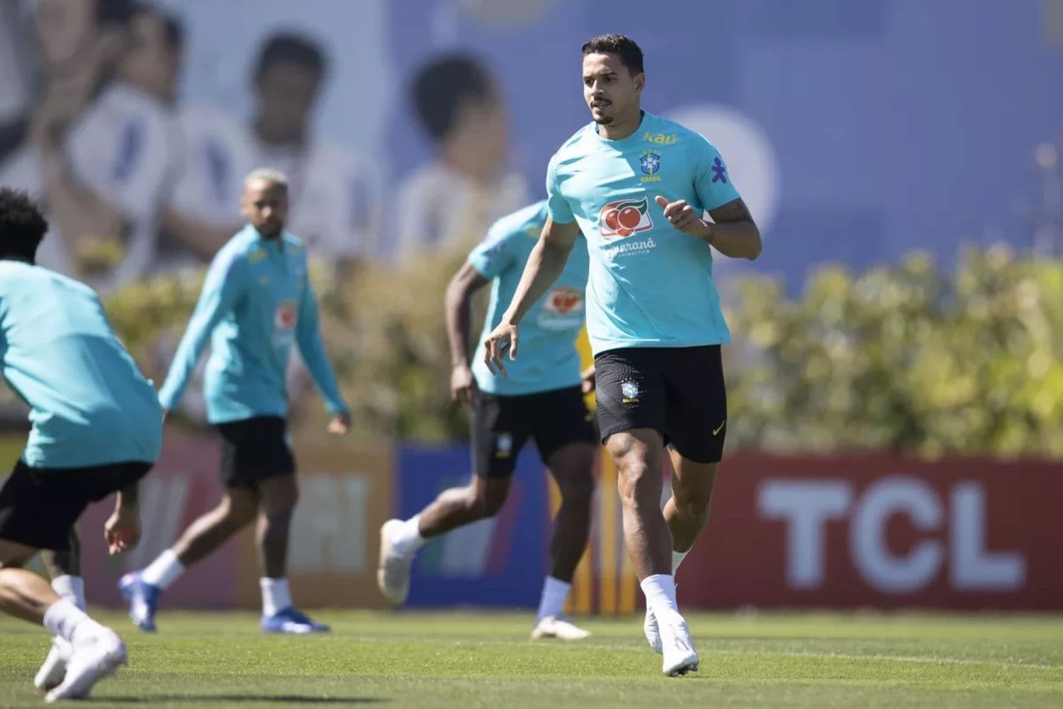 Tradicional trote da Seleção Brasileira teve discurso emocionado de Lucas Veríssimo antes de duelo contra o Peru