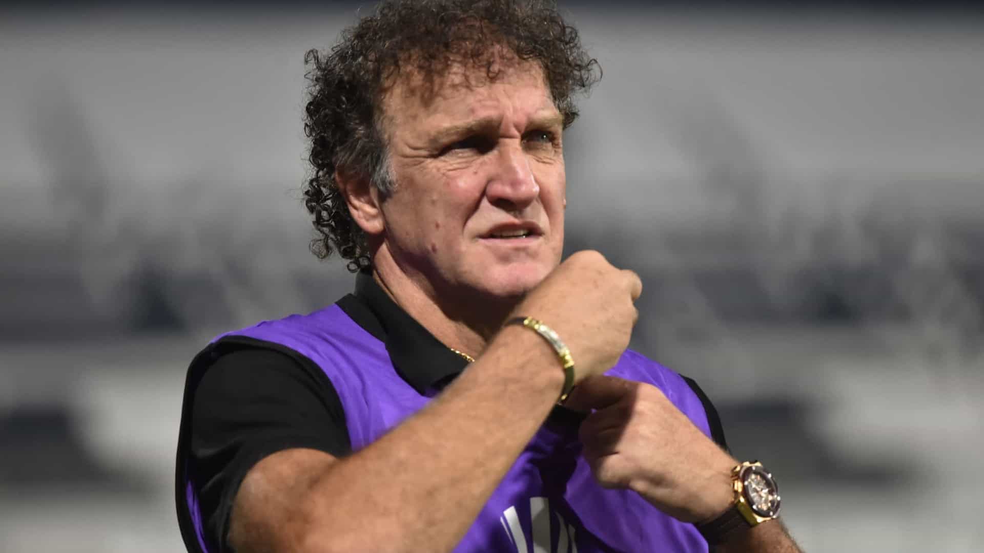 Treinaador ficou revoltado com novos adiamentos dos jogos do Atlético-MG