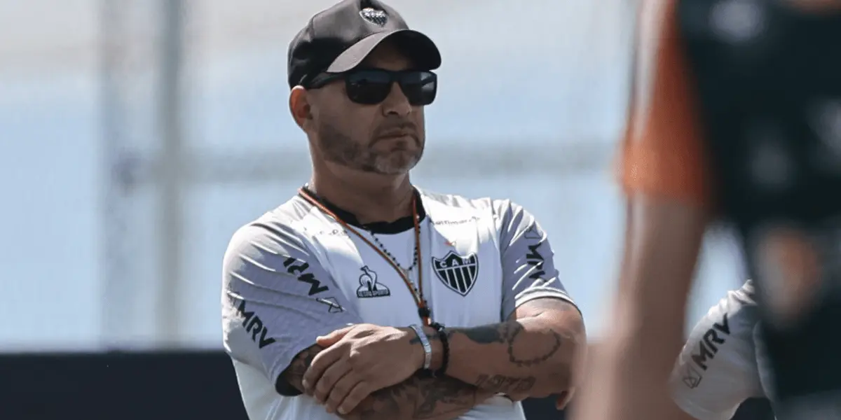 Treinador argentino recebeu ultimato da diretoria do Galo