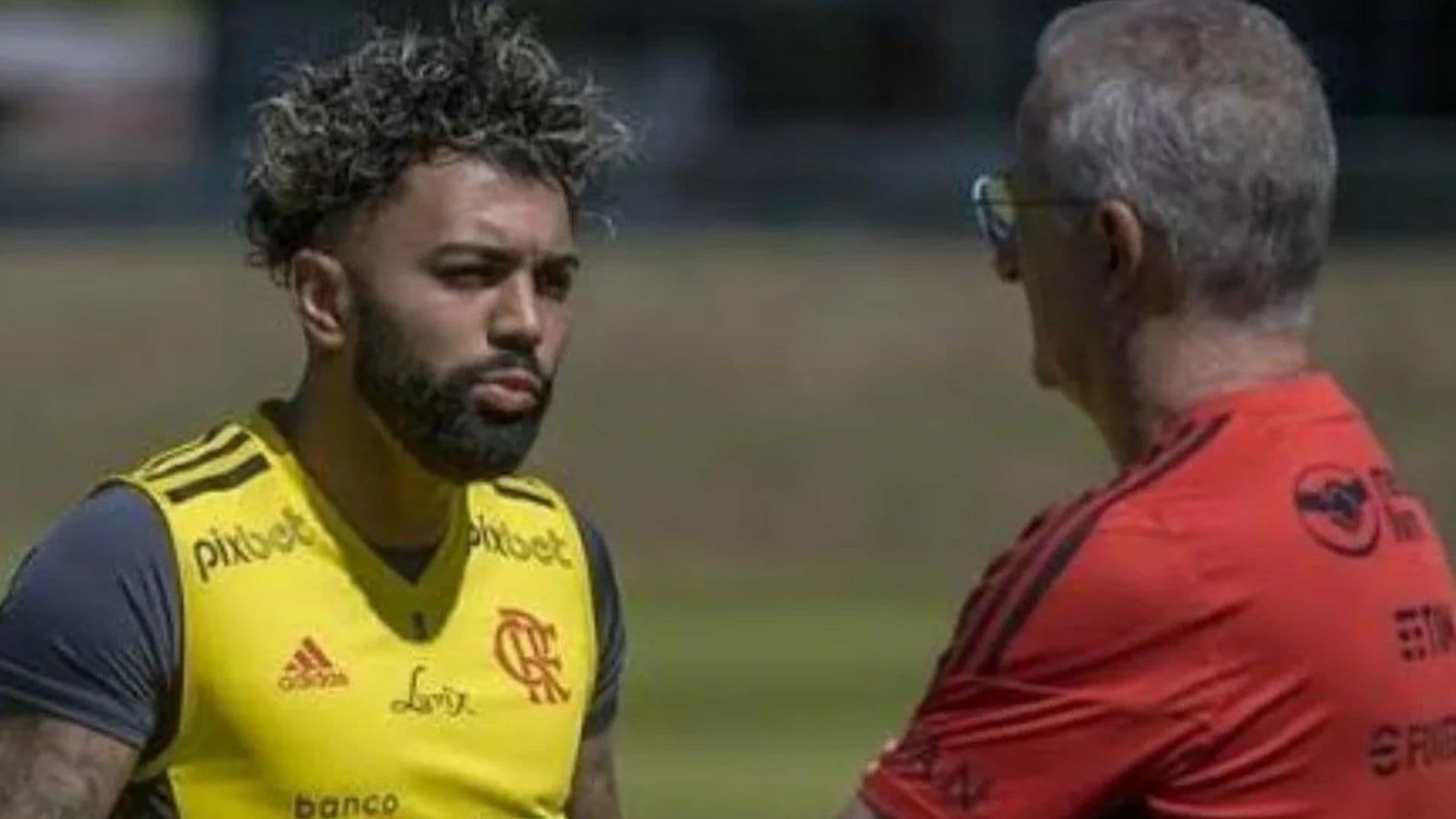 Treinador do Flamengo saiu em defesa de seu atacante e lateral-direito esnobados por Tite