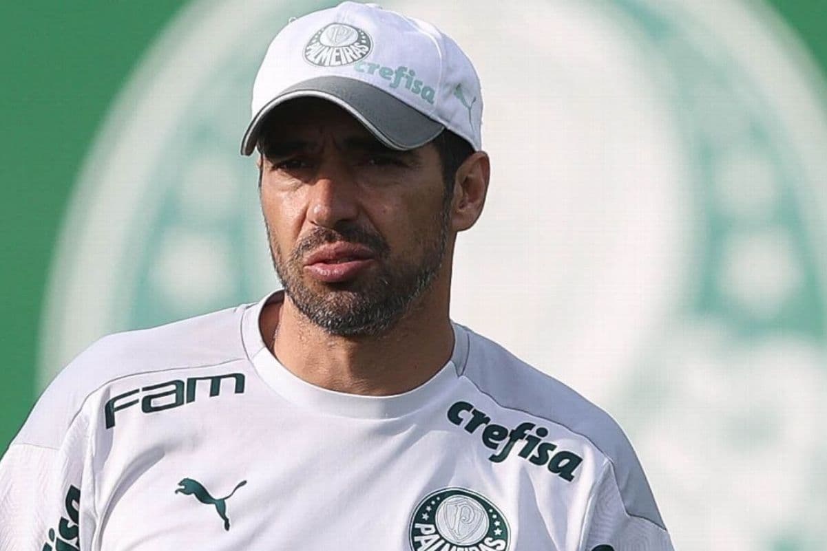 Treinador escalou o que tem de melhor para duelar na Bolívia