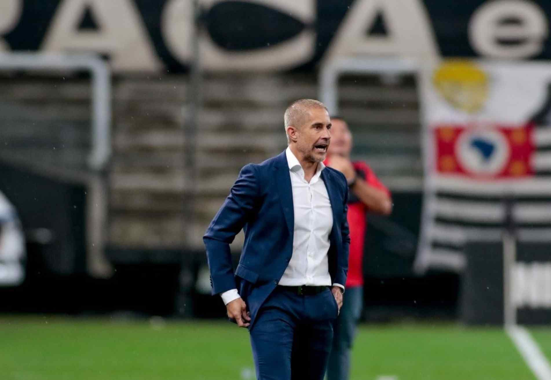 Treinador explicou porque não colocou o "quarteto mágico" do Timão em campo