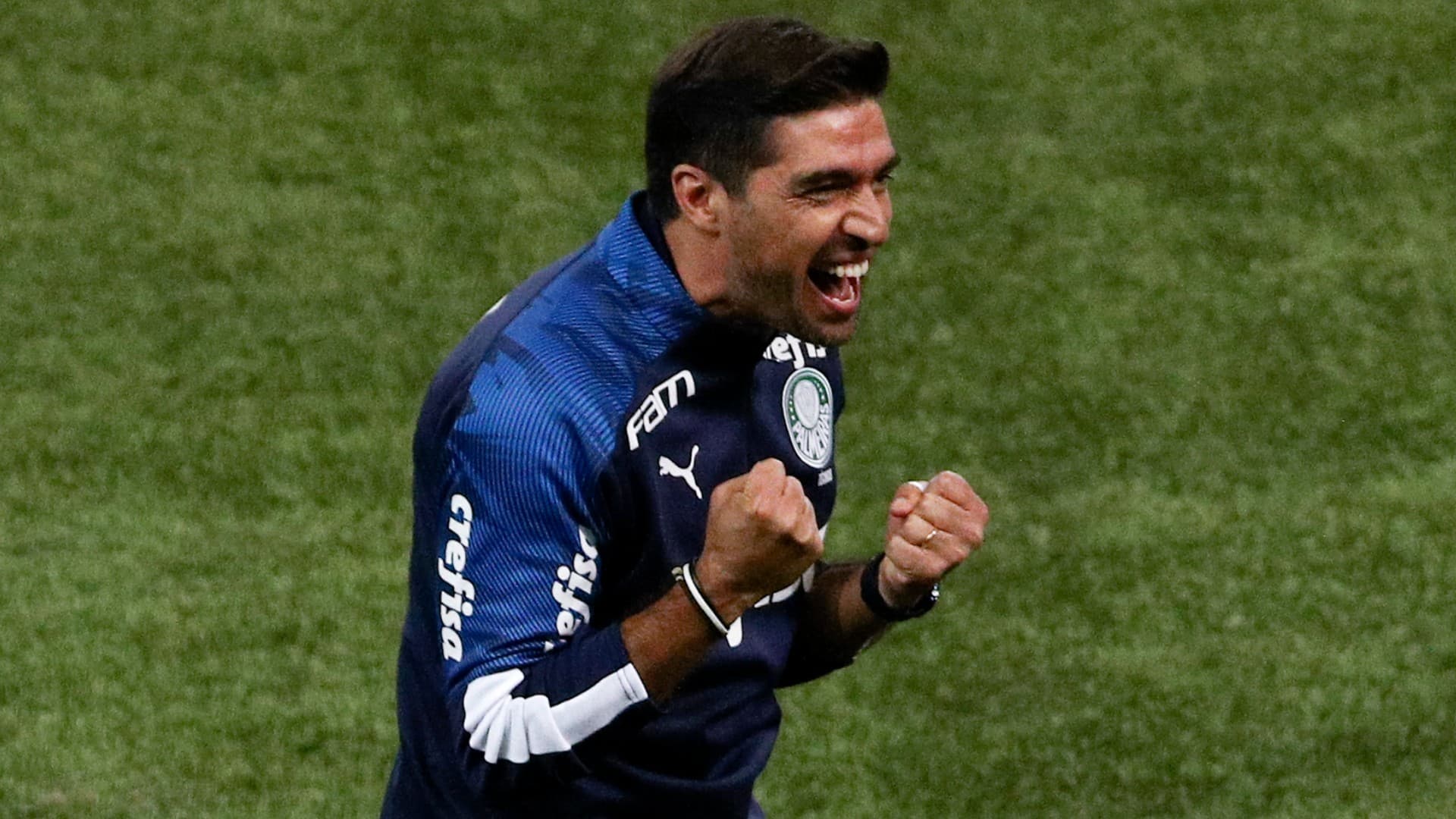 Treinador falou sobre a conquista do bicampeonato na Copa Libertadores e falou son=bre seu "talismã"