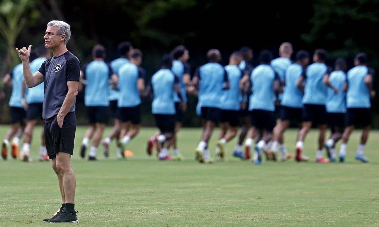 Treinador ficou na bronca com CT Lonier
