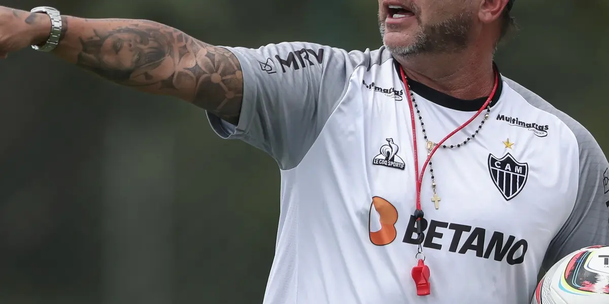 Treinador foi alvo de críticas mesmo após vitória contra o Pouso Alegre no Mineiro