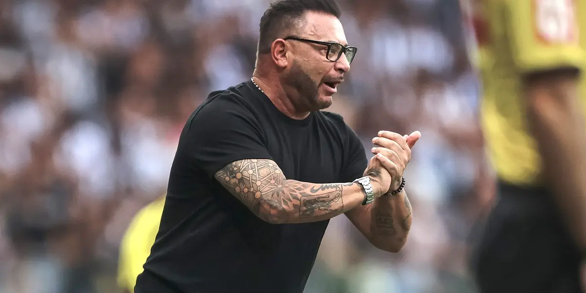 Treinador foi demitido com apenas 5 derrotas em sua passagem