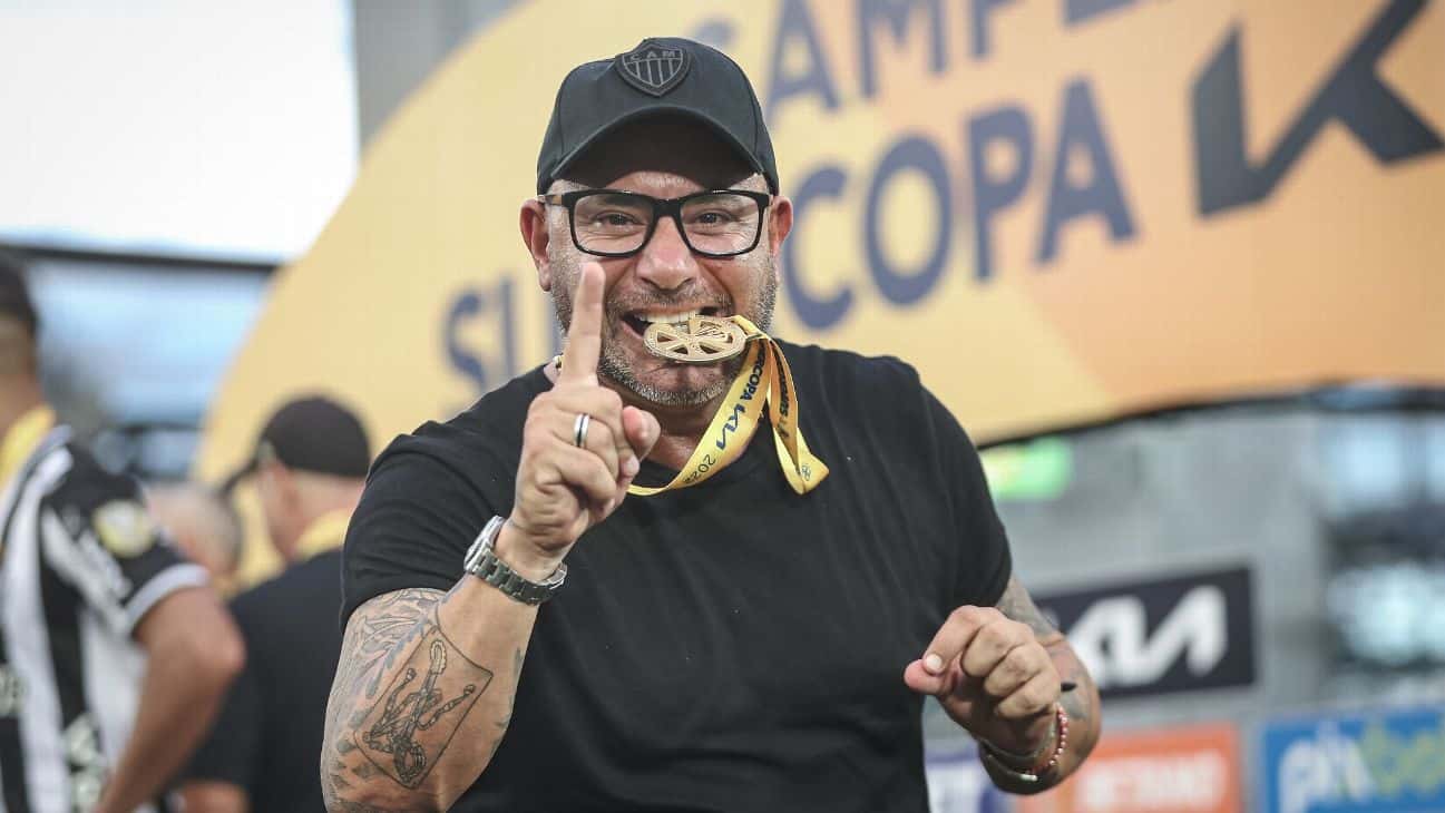 Treinador ganhou seis títulos no comando do Galo e volta para substituir El Turco Mohamed, demitido