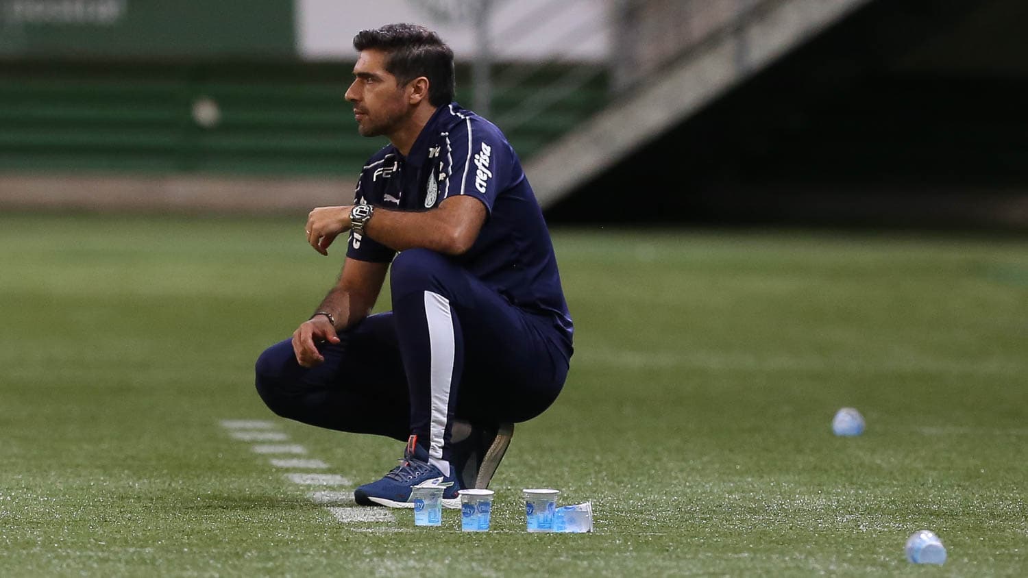 Treinador havia prometido aos jogadores que não deixaria o clube até o final do ano