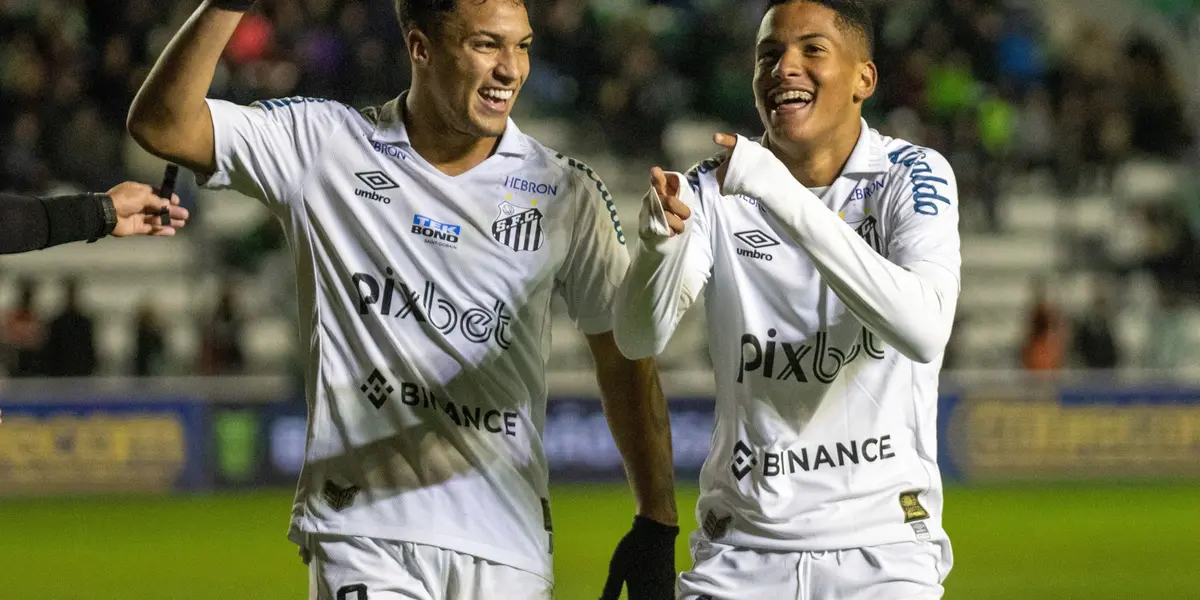 Treinador interino deu coletiva de imprensa após vencer o Atlético Goianiense