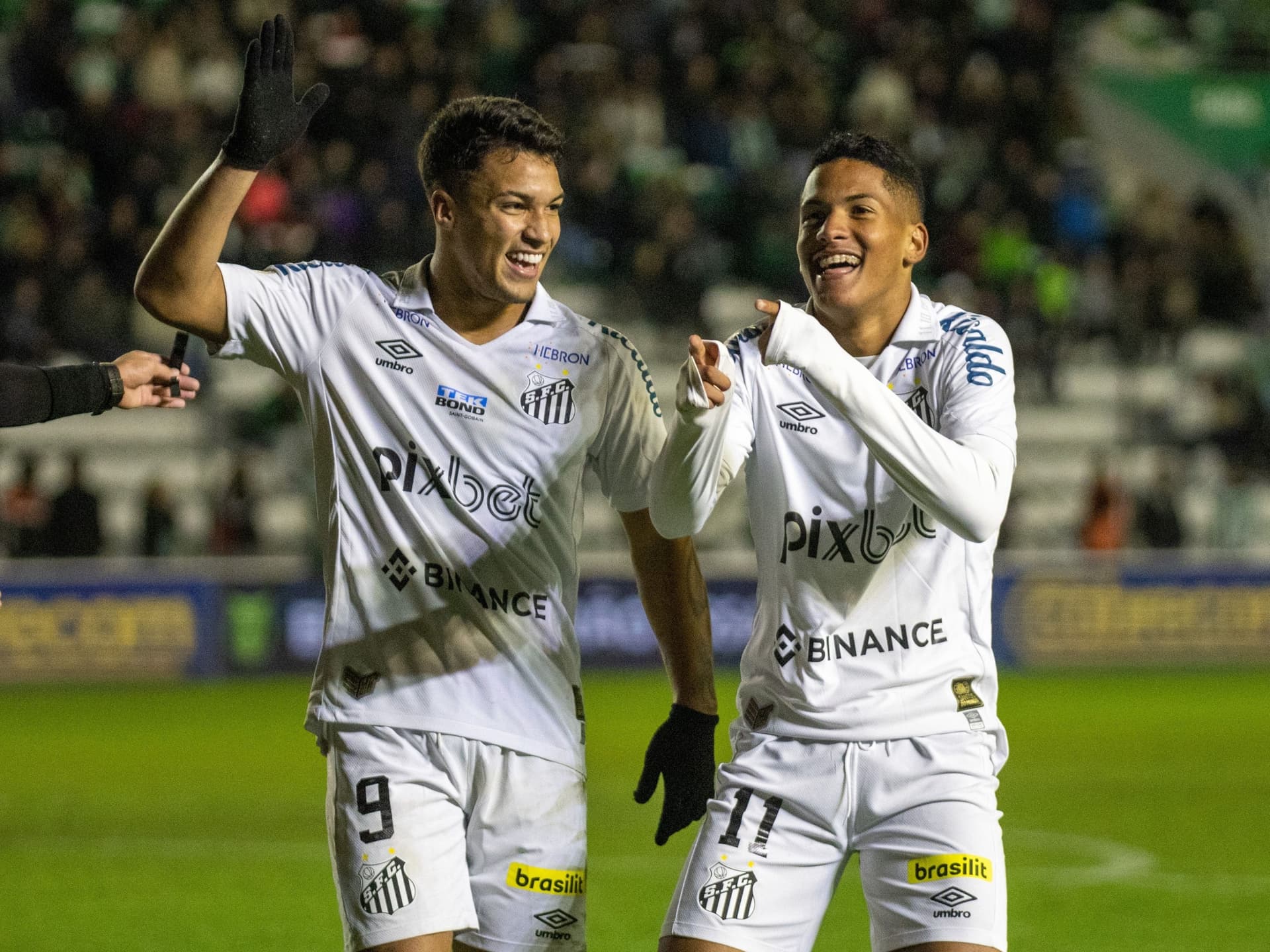 Treinador interino deu coletiva de imprensa após vencer o Atlético Goianiense