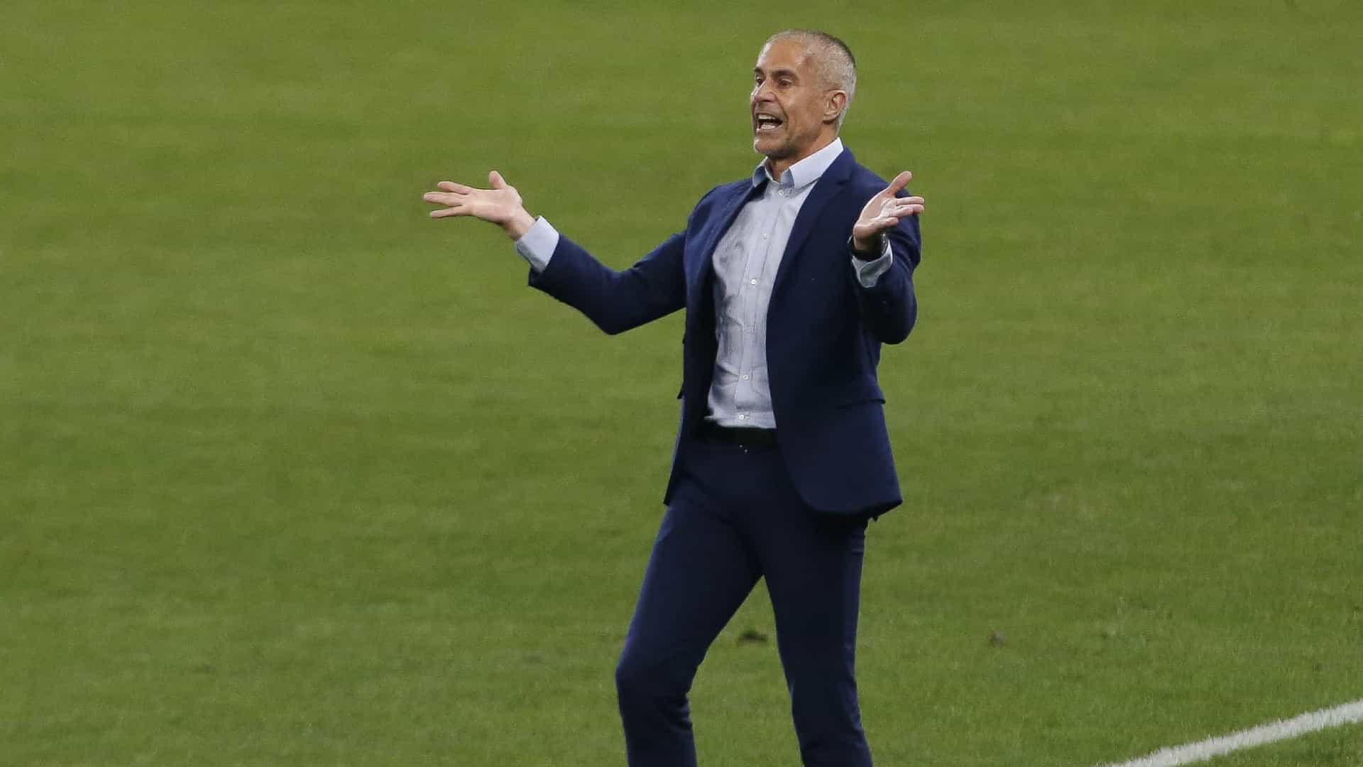 Treinador levou o clube para a sexta colocação do Brasileirão