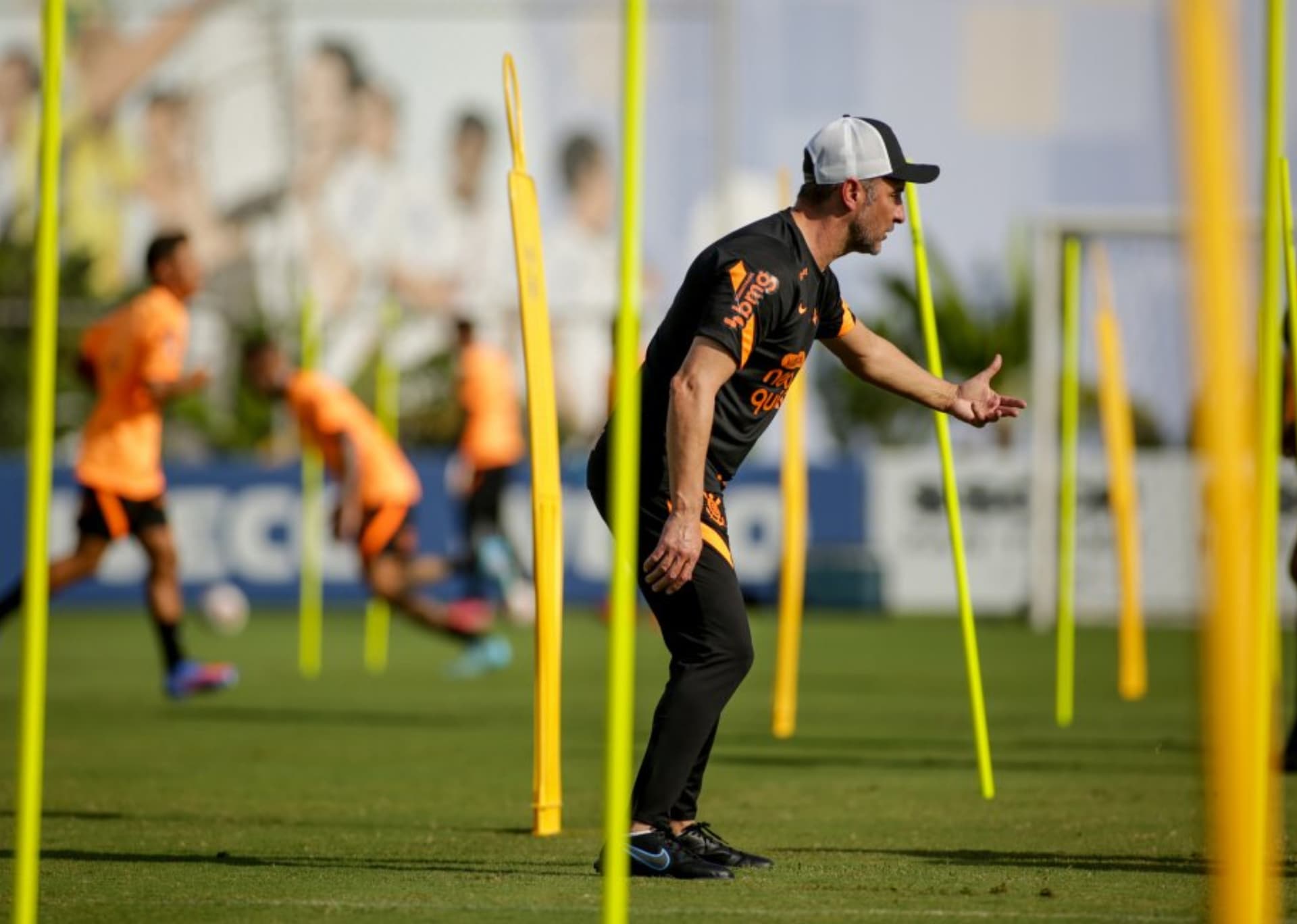 Treinador português deixou fortes elogios à estrutura do clube