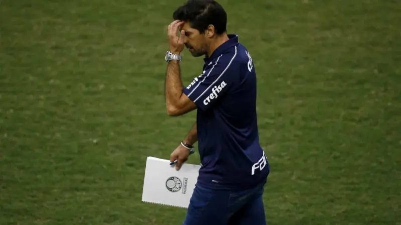 Treinador português é duramente criticado na semana anterior a decisão da Libertadores