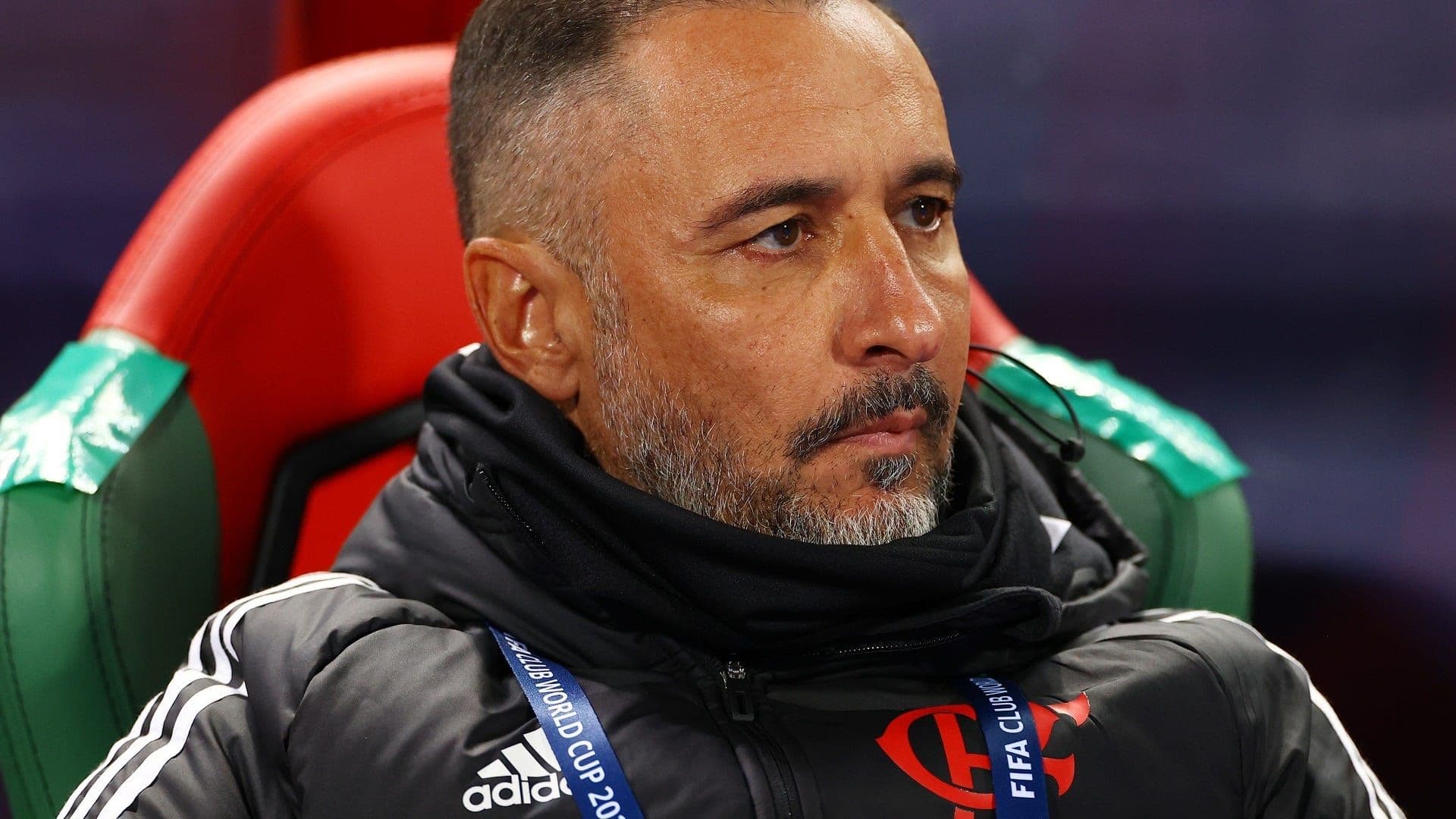 Treinador português está elaborando a lista da barca de jogadores que deixarão a Gávea