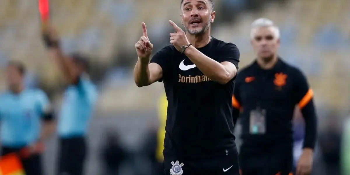 Treinador português preferiu não dar uma resposta clara sobre permanência