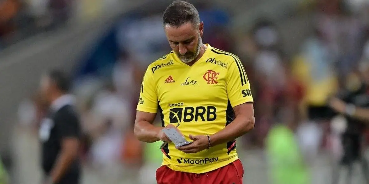 Treinador Rubro-Negro ainda não repetiu nenhuma formação e está desagradando diretoria e jogadores