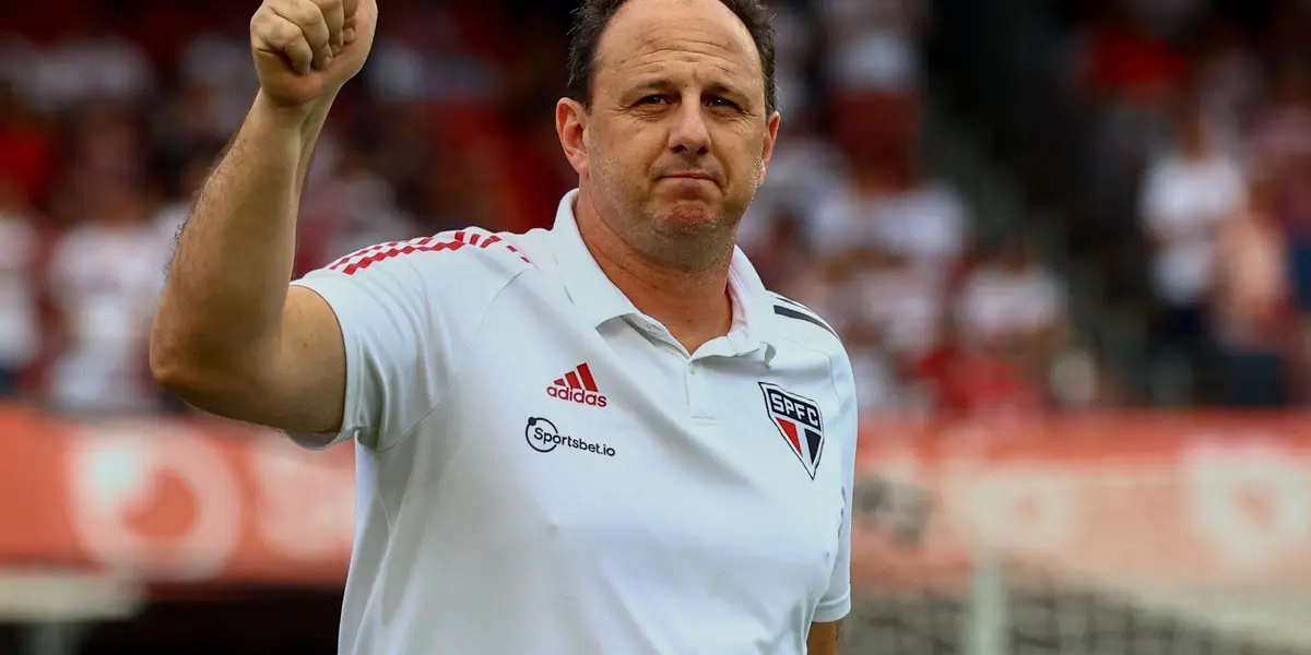 Treinador saiu em defesa de jogador perseguido pela torcida