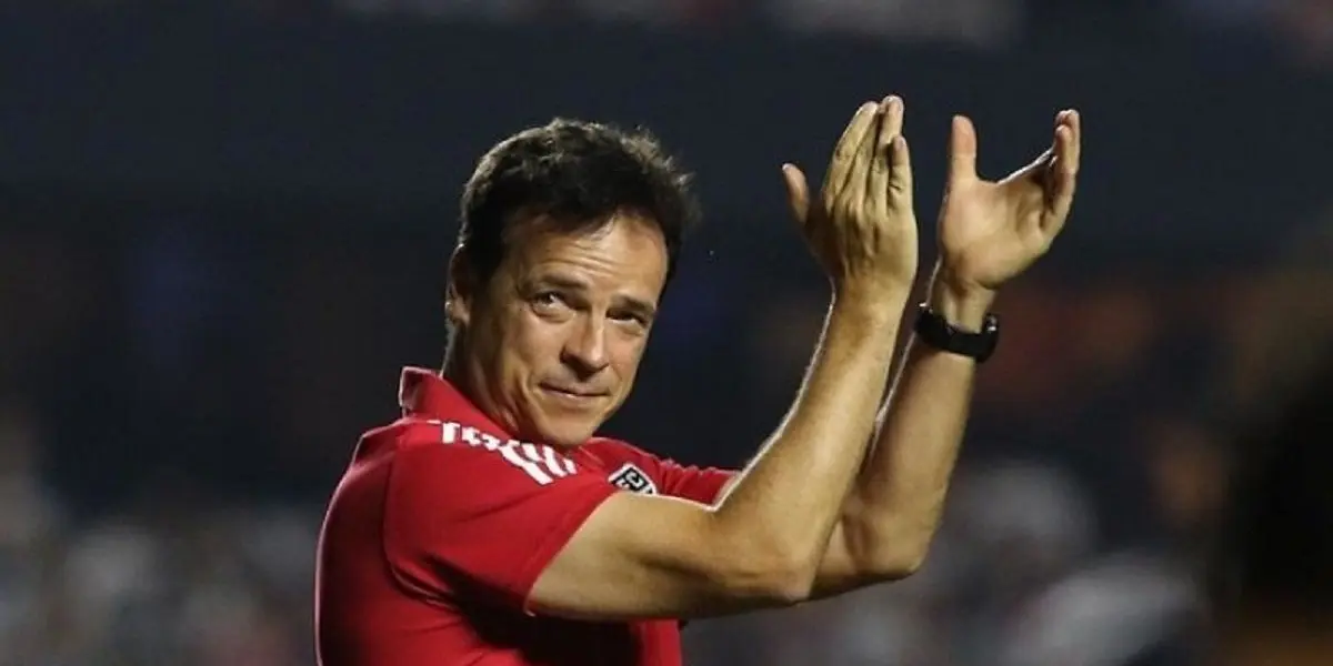 Treinador se reinventou no clube e levou o Tricolor para a liderança do Brasileirão