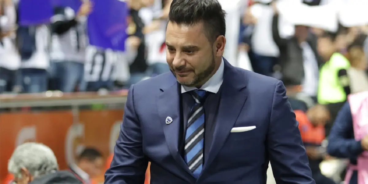 Treinador tem grandes trabalhos no futebol mexicano e esteve presente em jogo histórico do Galo