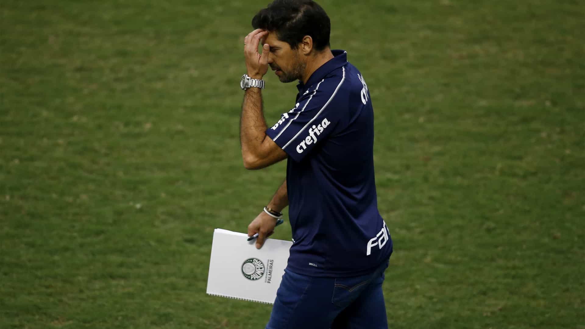 Treinador vive momento instável no comando da equipe palestrina