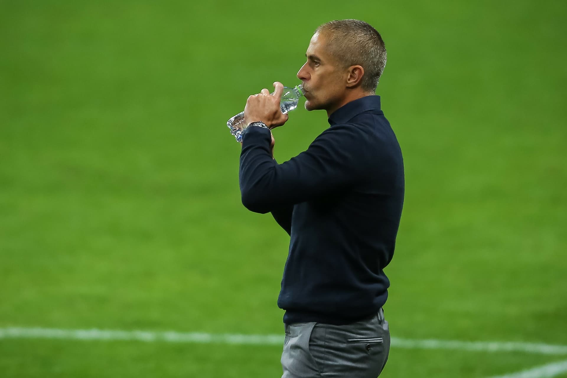 Treinador vive pressão constante no comando do Corinthians