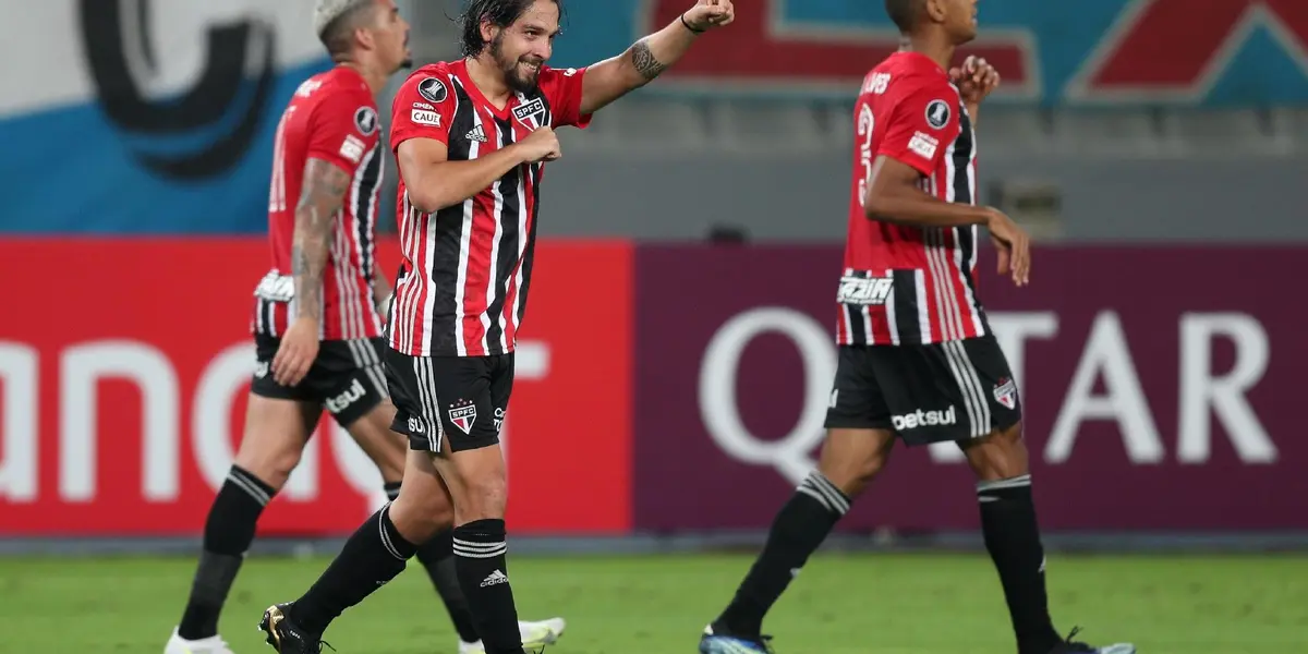 Tricolor faz confronto direto pela liderança do grupo E