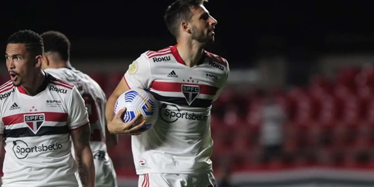 Tricolor voltou a vencer no Brasileirão e Ceni exaltou seu time, mas três joagdores em especial