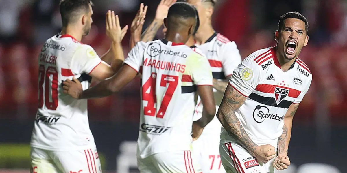 Trio funciona durante vitória que garantiu o São Paulo na Primeira Divisão