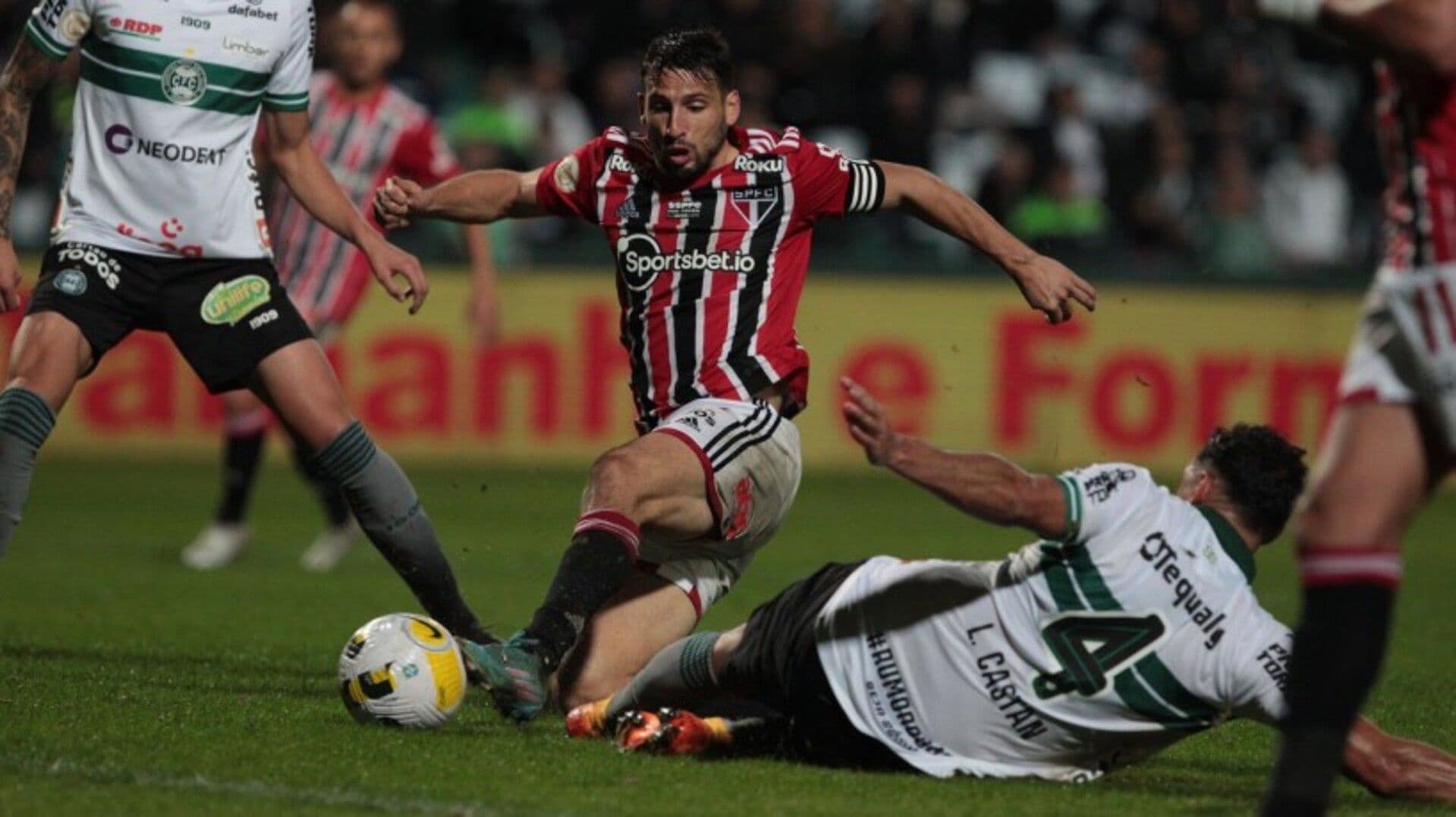 Tudo igual para Corinthians e São Paulo na tarde deste domingo, na Neo Química Arena. O clássico paulista, válido pela 6ª rodada do BR23