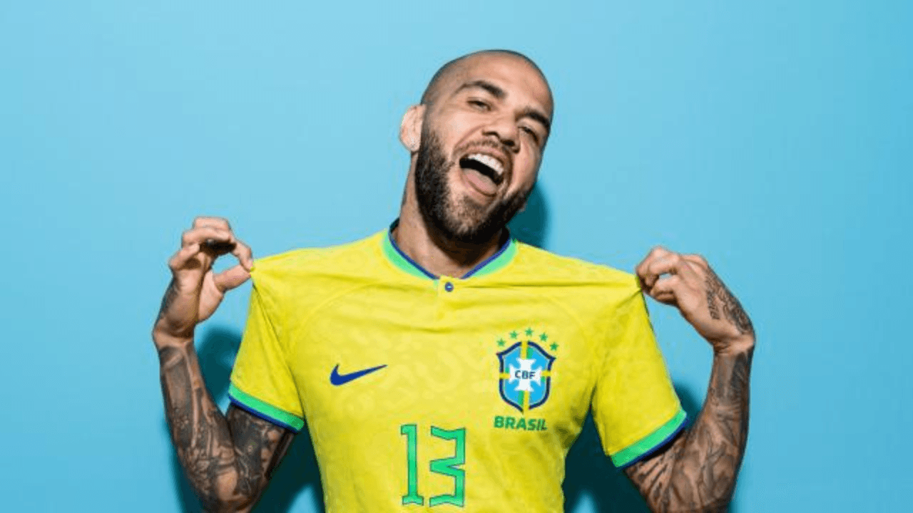 Tudo pode mudar agora no caso de Daniel Alves, justamente no momento em que o jogador completou um mês de detenção preventiva em Barcelona