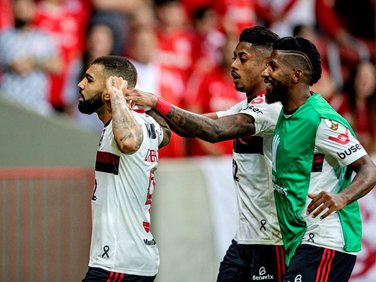 Último dia do ano tem Rodinei e Bruno Henrique livres, leves e soltos com a sintonia fora dos campos