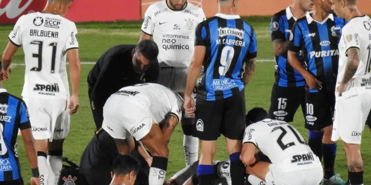 Um dos principais jogadores do Timão teve que ser substituído logo aos 10 minutos do primeiro tempo