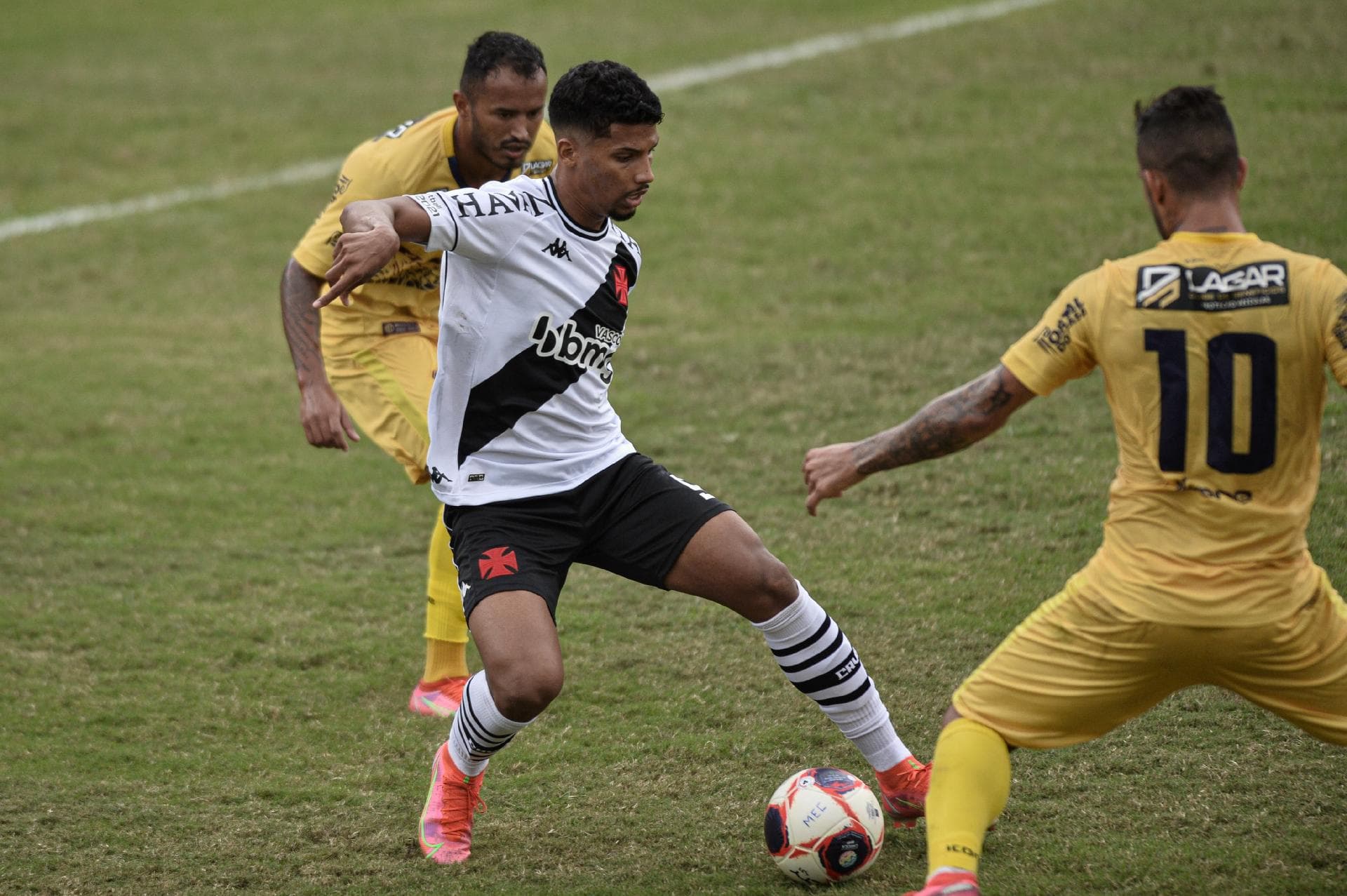 Vasco precisa reverter placar para chegar a grande final pelo Campeonato Carioca 2021. Veja onde assistir ao vivo ao jogo contra Madureira.