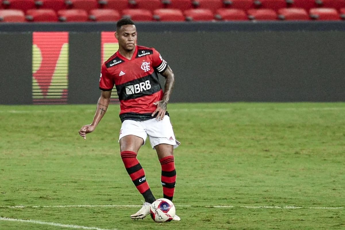 Venda de zagueiro ao Bragantino rendeu quantia milionária ao Flamengo