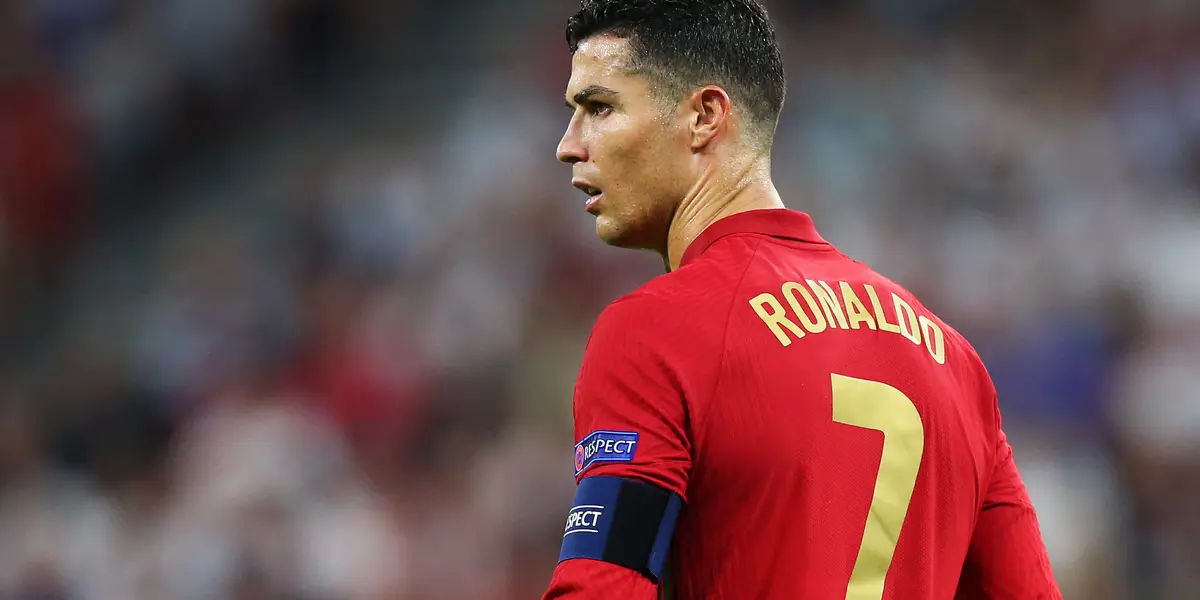 Vice-presidente de futebol rubro-negro posou ao lado da mãe do craque português