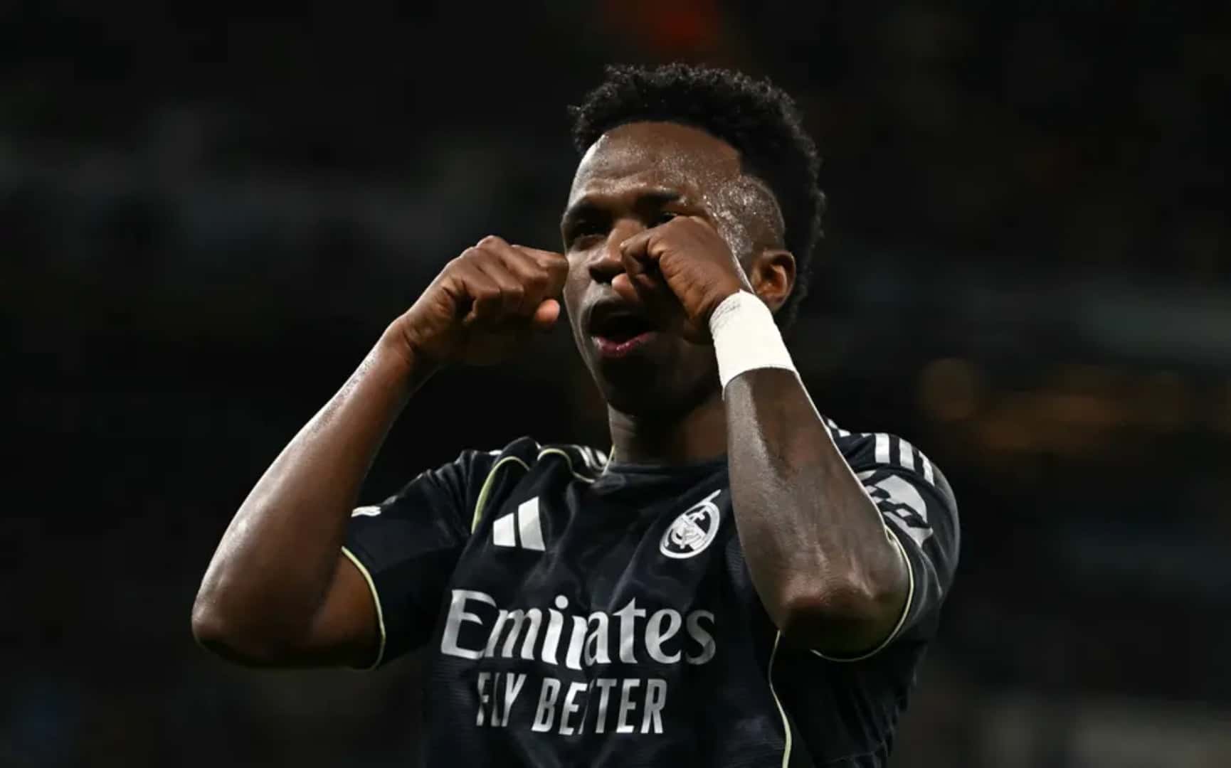 Vini Jr comemora gol do Real Madrid sobre o Manchester City, na Champions League (Foto: Paul Ellis/AFP