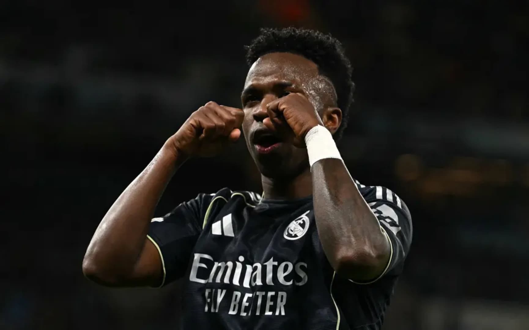 Vini Jr comemora gol do Real Madrid sobre o Manchester City, na Champions League (Foto: Paul Ellis/AFP