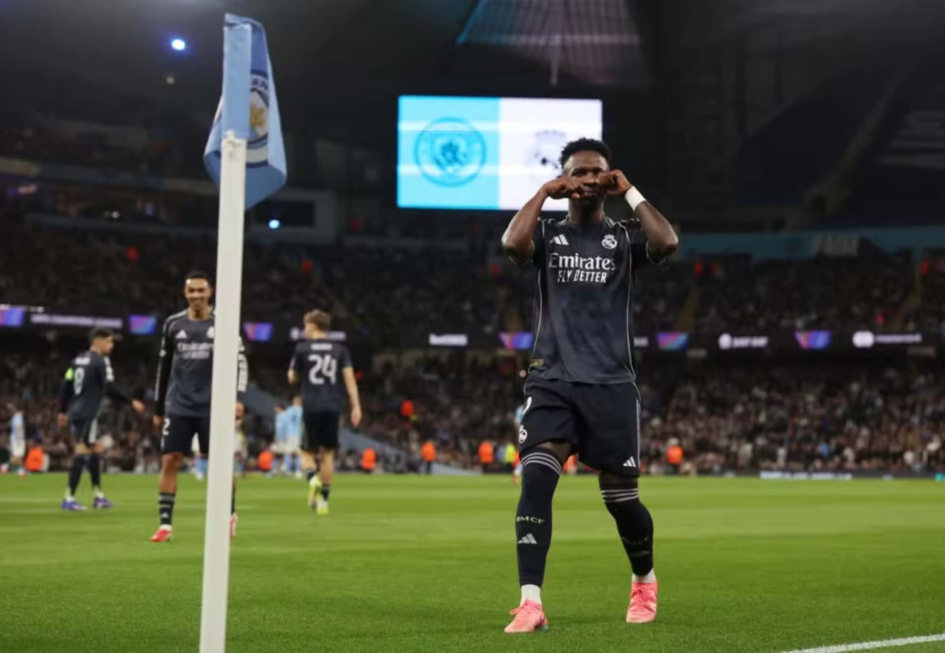 Vini Jr. comemorou primeiro gol com gesto de "chororô" — Foto: Reuters/Marcelo Zambrana