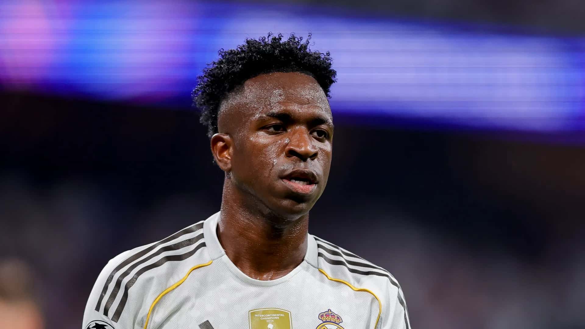 Vini Jr. em partida pelo Real Madrid. Foto: DeFodi Images/Getty Images