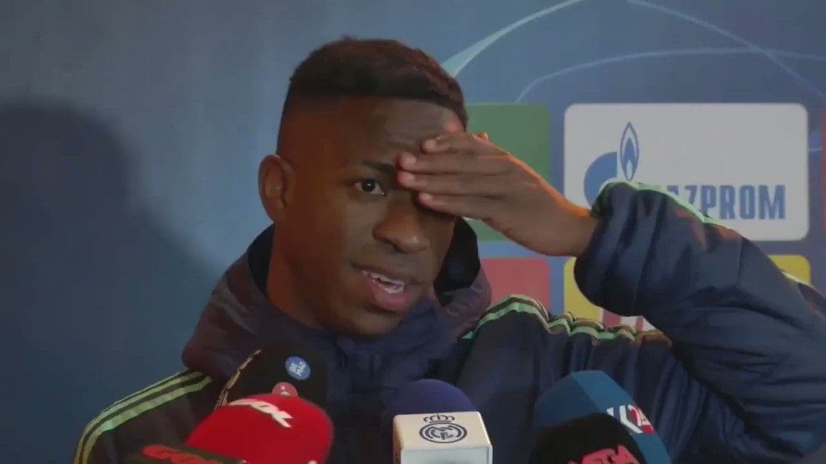 Vinicius Jr não se encaixa perfeitamente no onze inicial francês