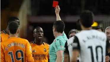 Vinicius Junior foi expulso contra o Valencia