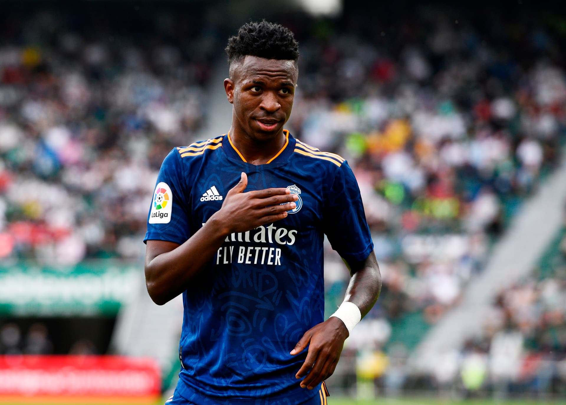 Vinicius Júnior se tornou um dos melhores jogadores do mundo, então o Real Madrid quer uma renovação para protegê-lo. Quanto o brasileiro ganhará anualmente?