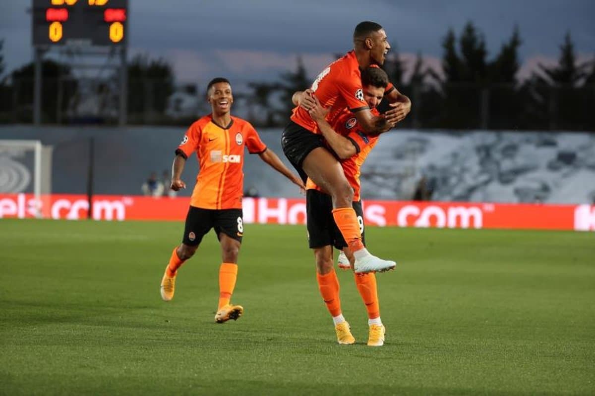 Vinicius Tobias, lateral-direito de 18 anos do Shakhtar Donetsk, já pode deixar o clube ucraniano devido à abertura de mercado promovida pela FIFA devido à guerra na Ucrânia.