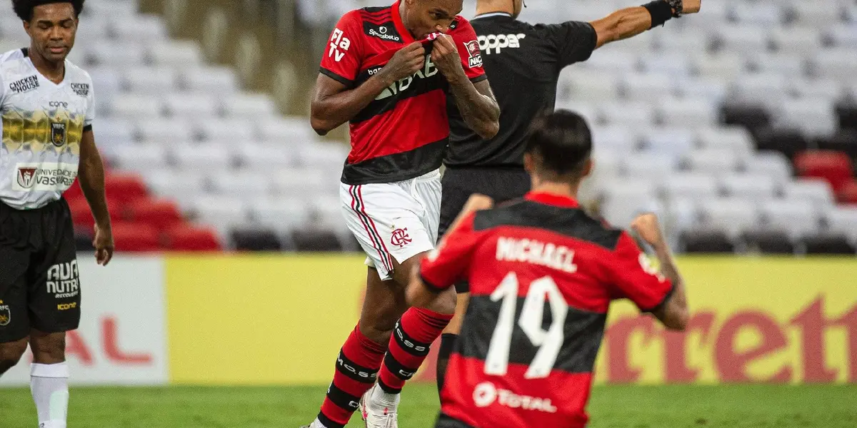 Vitinho causa inveja com seu salário astronômico no Flamengo
